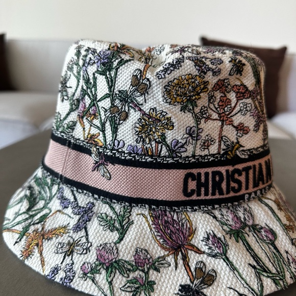 Brand new D-Bobby Dior Herbarium Panama
971 Multicolore
Size 57 - Picture 4 of 11